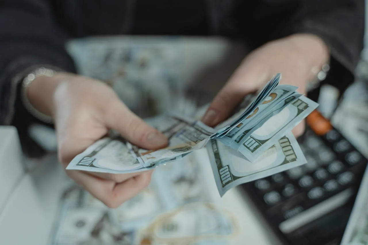 Întârzierea salariului cu peste 30 de zile: Ce drepturi are angajatul